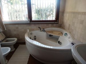 Villa Dalmazia : Bathroom with tube