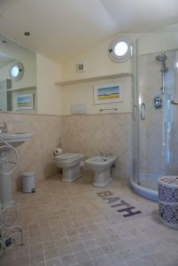 Villa Maddalena : Ванная комната с душем