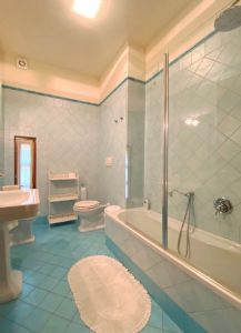 Villa Imperiale  : Bathroom with tube