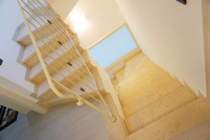 Villa Romantica : Marble stairs