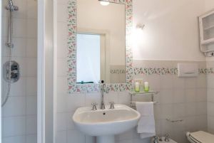 Villa Eva : Bathroom with shower