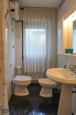 Villa Clara : Bathroom with shower