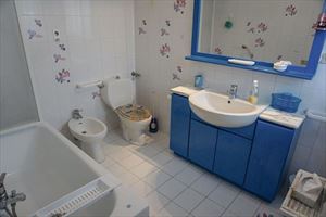 Villa Clara : Bathroom with tube