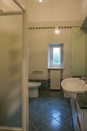 Villa Maestrale : Bathroom with shower