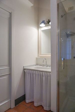 Villa di Fascino : Bathroom with shower