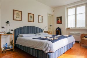 Villa Begonia : спальня с двуспальной кроватью