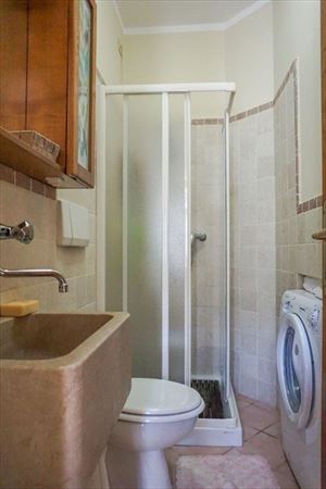 Villa Pietra Serena : Bathroom with shower