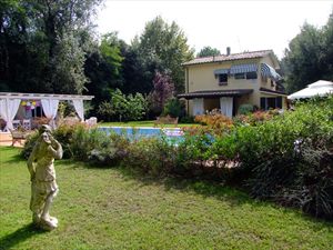 Villa  Ronchi Mare : Outside view
