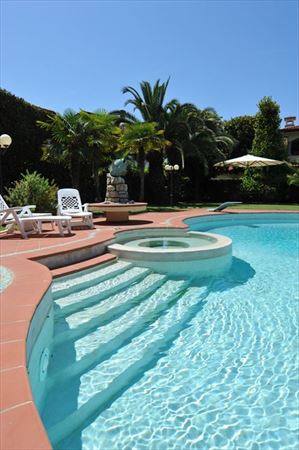 Villa Cora : Swimming pool