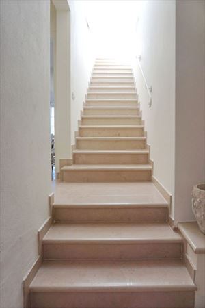 Villa Denise : Marble stairs