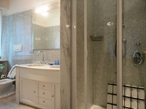 Villa La Pace  : Bathroom with shower
