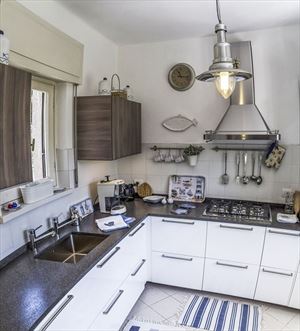 Villa La Riva : Kitchen