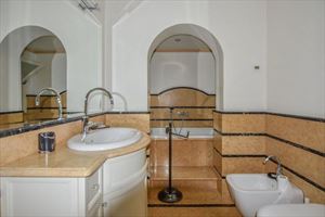 Villa Orchidea : Bathroom with shower