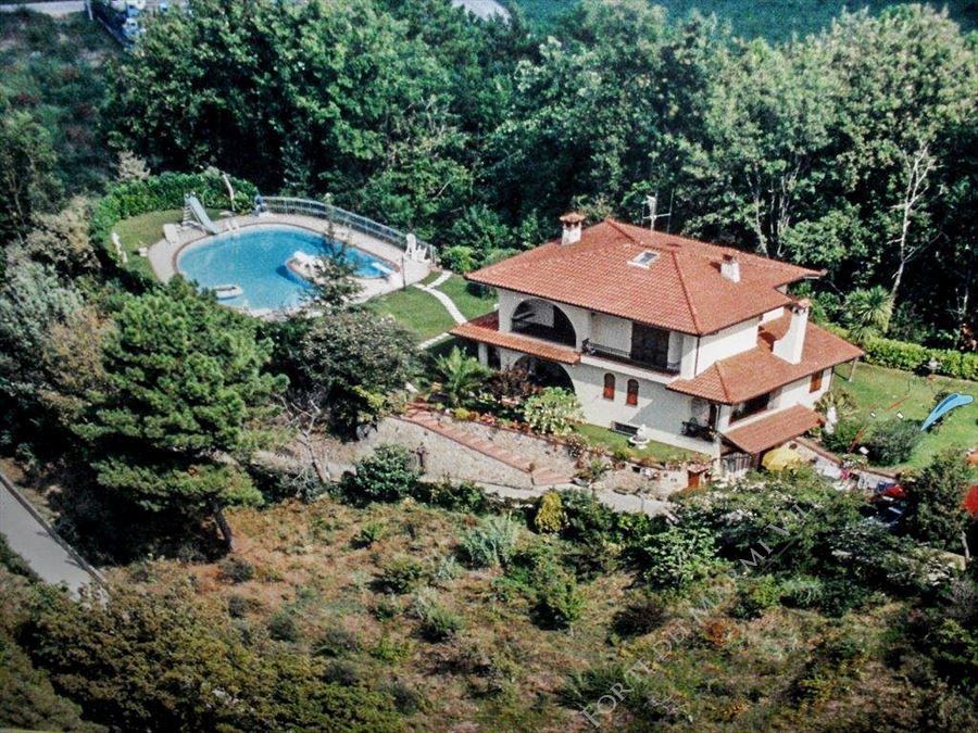 Villa Libellula - Detached villa For Sale Camaiore