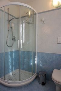Villa Clivia : Bathroom with shower