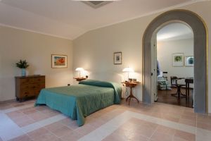 Villa Nancy : спальня с двуспальной кроватью