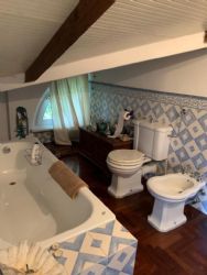 Villa Gemma : Ванная комната с ванной