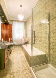 Villa Tesoro : Ванная комната с душем