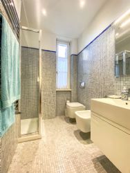 Villa Tesoro : Bathroom with shower