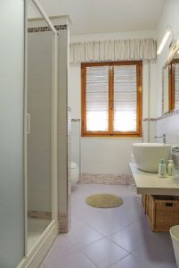 Villa Bixio : Bathroom with shower