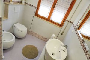 Villa Bixio : Bathroom with shower