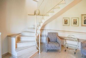Villa La Crema : Marble stairs