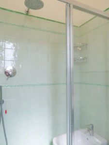 Villa Manu : Bagno con doccia