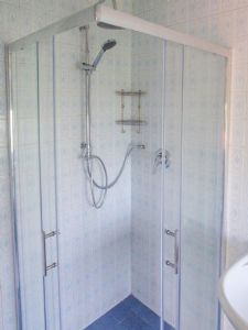 Villa Manu : Bagno con doccia