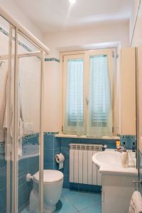 Villa Filomena : Bathroom with shower
