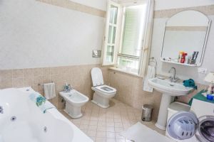 Appartamento Riccardo : Ванная комната с ванной