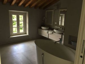 Ville del Borgo : Bathroom with tube