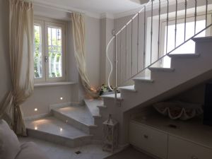 Ville del Borgo : Marble stairs