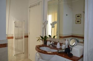 Villa Marina in Fiore : Bathroom with shower