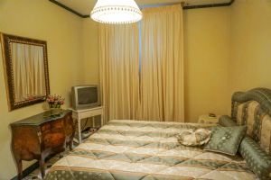 Appartamento dei Signori : спальня с двуспальной кроватью