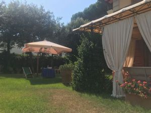 Villa Roma Imperiale Gialla  : Outside view