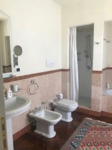 Villa Roma Imperiale Gialla  : Bathroom with shower