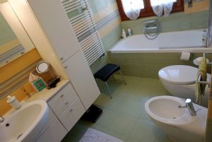 Villa Mirta : Ванная комната с ванной