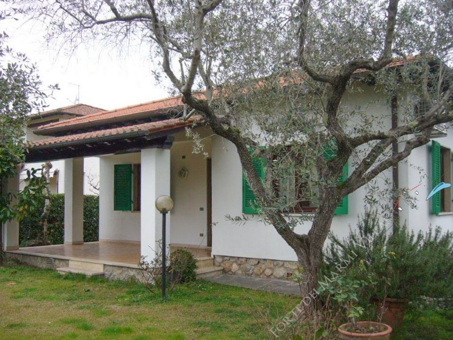 Villa Amanda detached villa to rent Forte dei Marmi