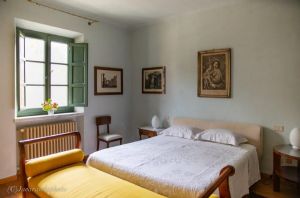 Villa Massaciuccoli : спальня с двуспальной кроватью