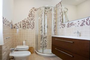 Villa Glicine : Bathroom with shower