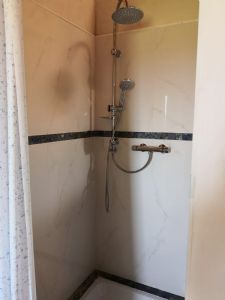 Villa Vezza : Ванная комната с душем