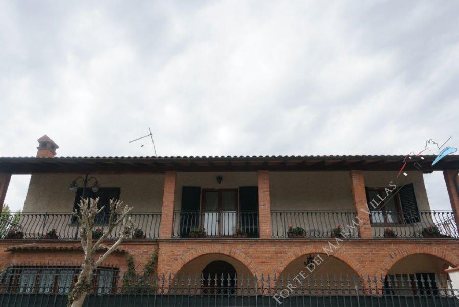 Villa Geranio detached villa to rent Forte dei Marmi