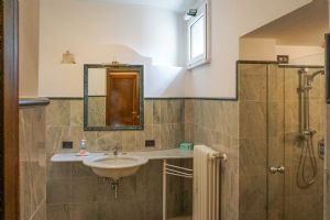Villa Edhil : Bathroom with shower