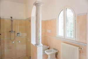 Villa Edhil : Ванная комната с душем