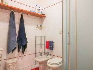 Appartamento Seven Apple : Ванная комната с душем