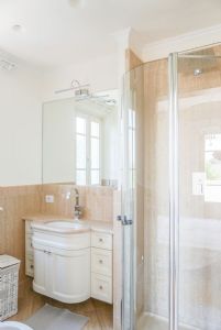 Villa Chanel : Bathroom with shower