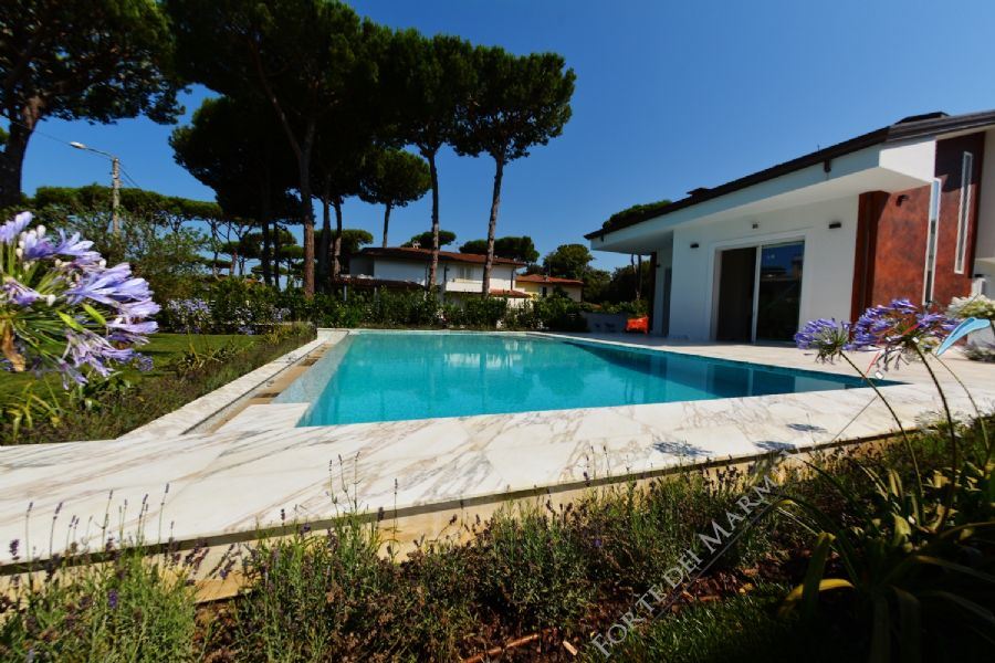 VILLA CHAMPION  - Detached villa To Rent Marina di Pietrasanta