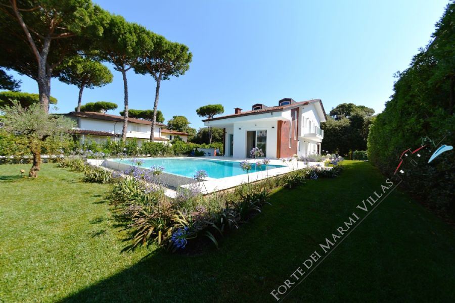 VILLA CHAMPION  detached villa to rent Marina di Pietrasanta
