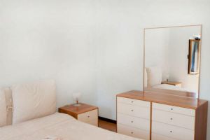 Casale Montemagno : спальня с двуспальной кроватью
