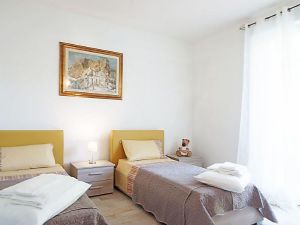 Villa Deco : спальня с двумя кроватями